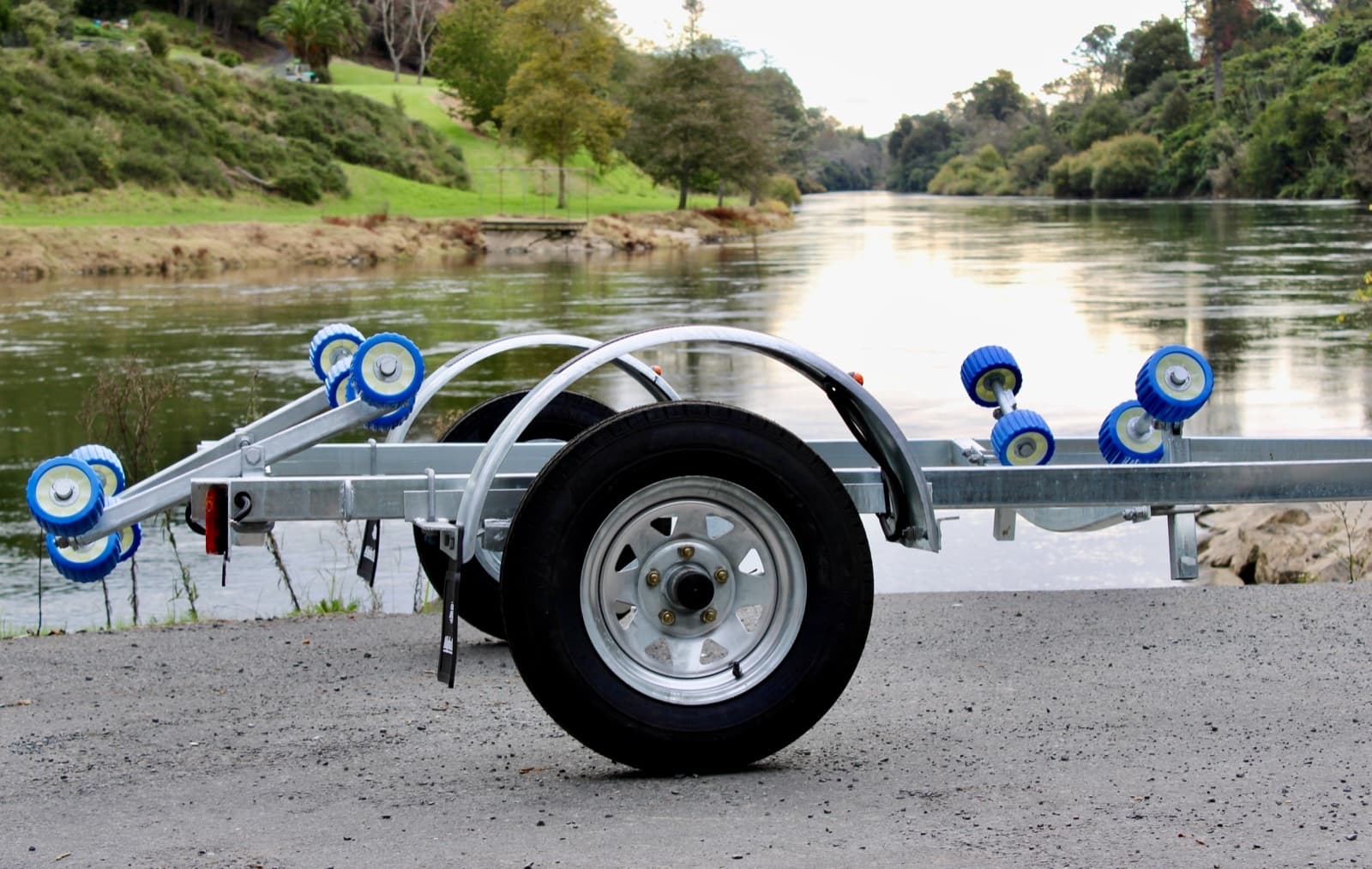 AT 450-SR 12 boat trailer — thumbnail 2