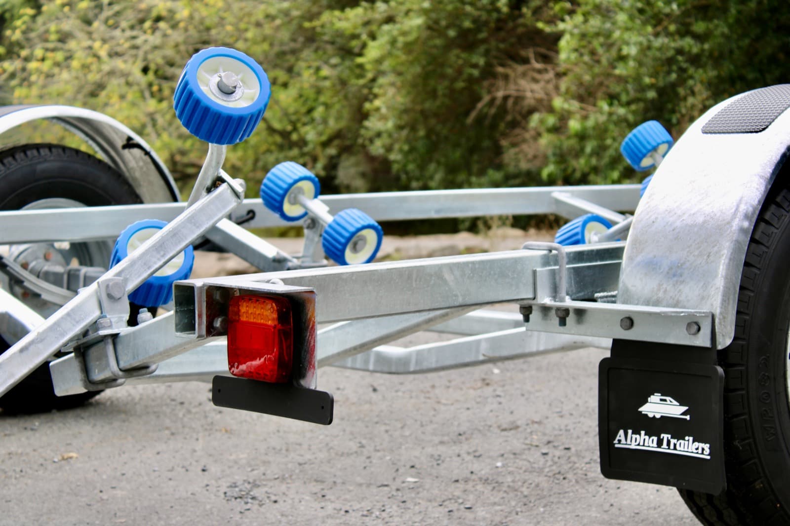 AT 550-SR boat trailer — thumbnail 4